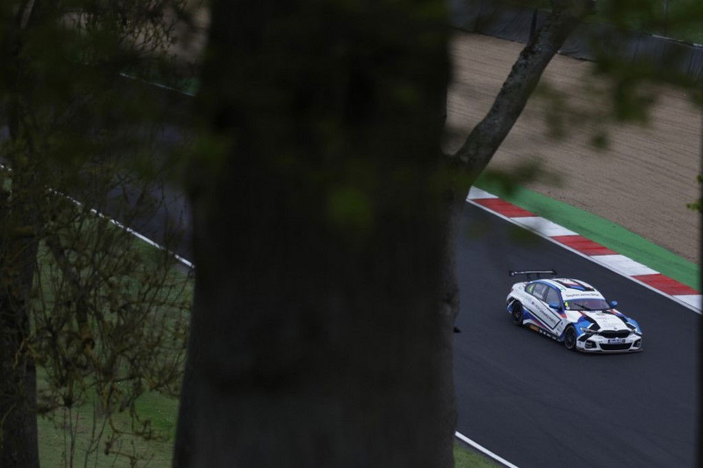 BTCC - Brands Hatch Indy: Cammish beats Turkington to pole after last-gasp flyer